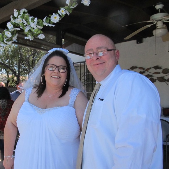 Meet your Posher, Christine & Paul 🤗 - Picture 3 of 8